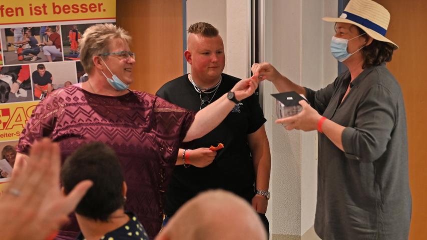 Auch unsere Geschäftsführerin Elke gewann einen der beliebten Thermo-Kaffeebecher.