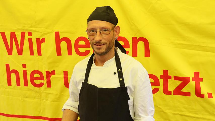 Frank Bender und sein Küchenteam bereiten immer wieder leckere Speisen in der Küche des Kieler ASB zu.